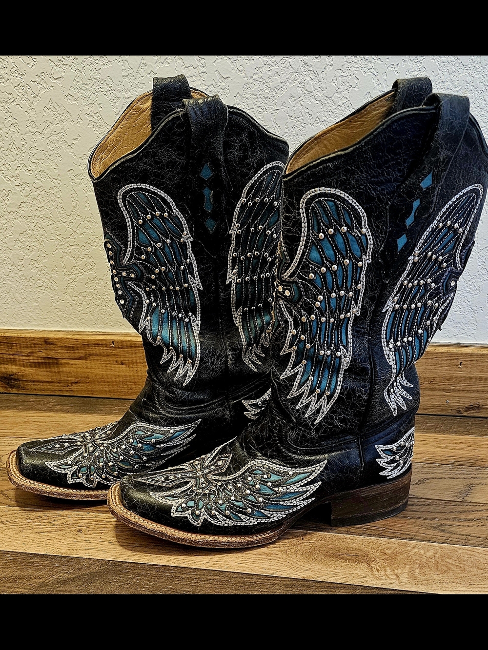 Wing-Embroidered Black and Teal Women's Cowboy Heeled Boots